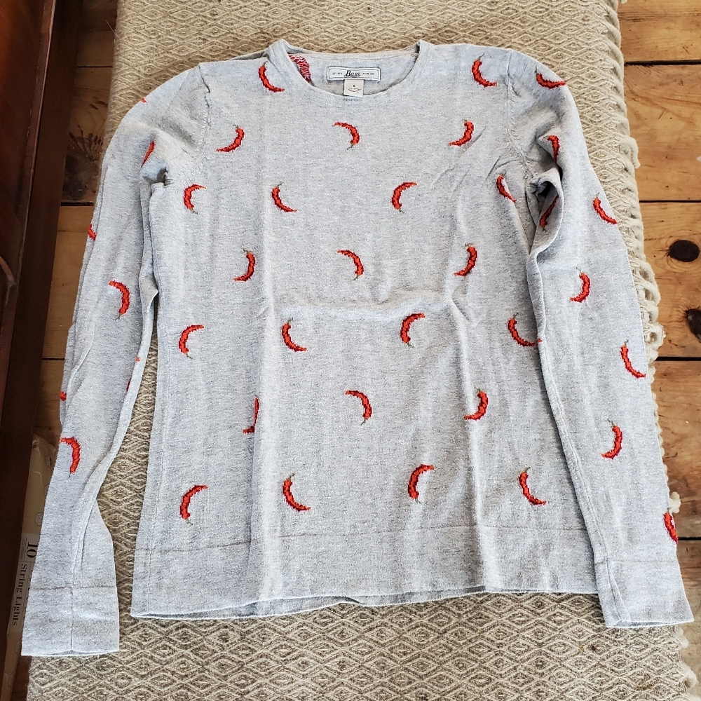 Bass long sleeve light sweater with chili pepper pattern size small